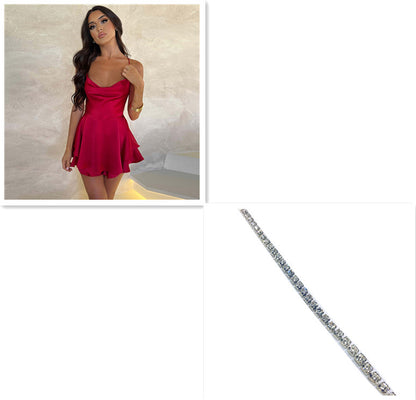 Robe courte en satin dos nu – Chic et moderne