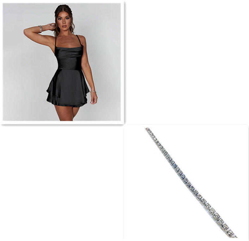 Robe courte en satin dos nu – Chic et moderne